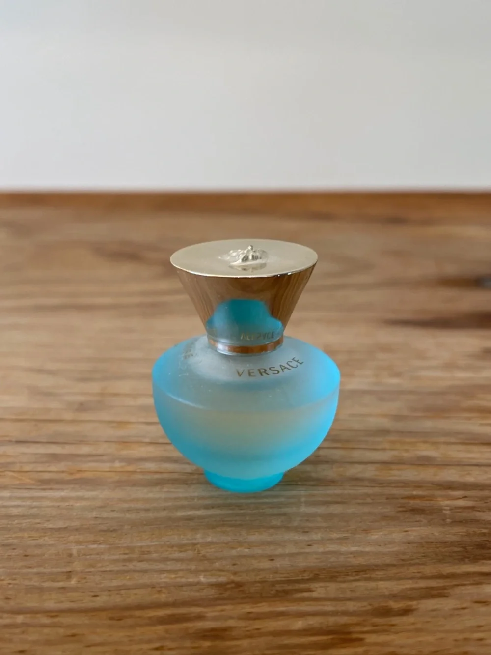 NWOB Versace Dylan Turquoise for Women Mini Perfume Fragrance 0.17 oz 5 ml EDT - Picture 1 of 7